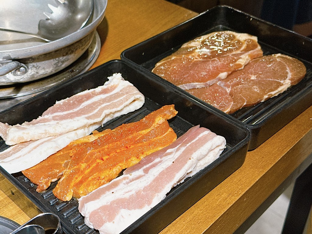 阿豬媽아줌마韓式烤肉ｘ火鍋吃到飽桃園ATT店 的照片