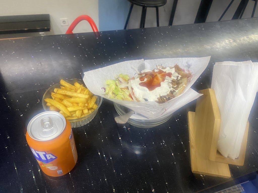 Estanbul Kebab Castro — Comida y bebida