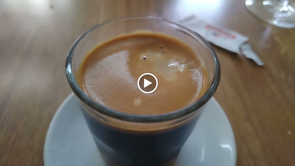 Mitja Lluna Cafe - Bar — Comida y bebida