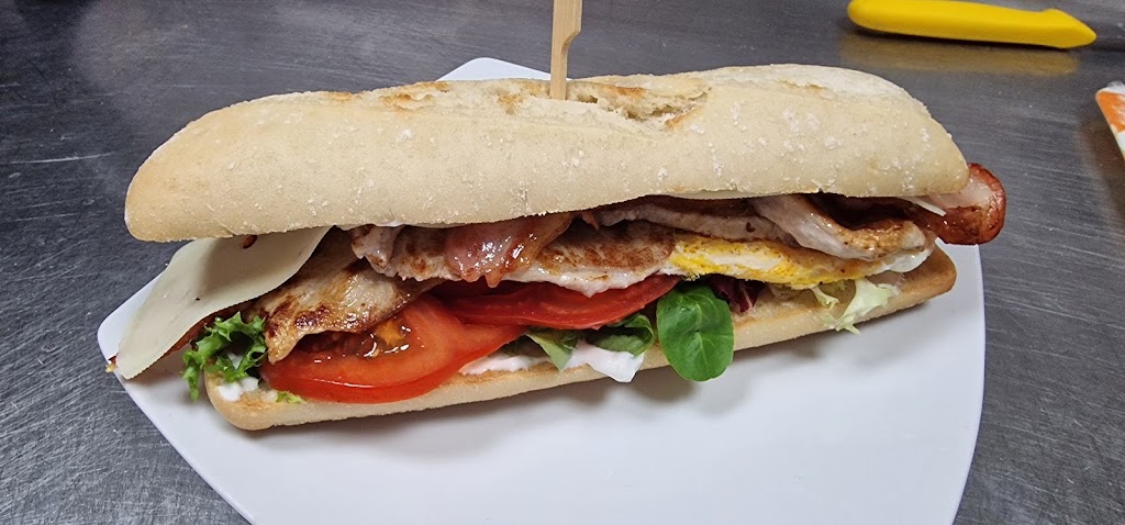 Cafe - Bar La Brisa — Sandwich de pollo