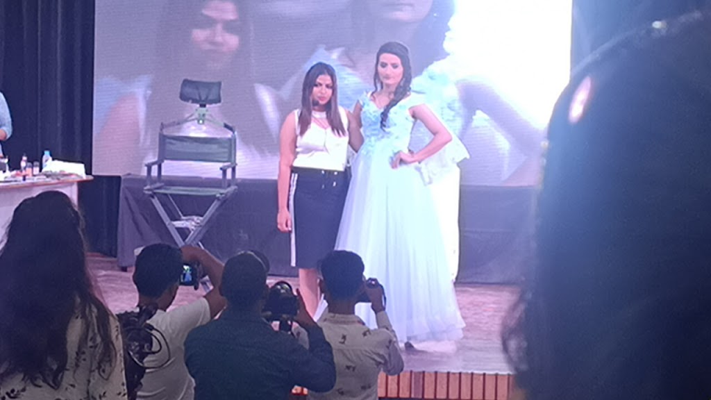 Rose Revive Unisex Salon