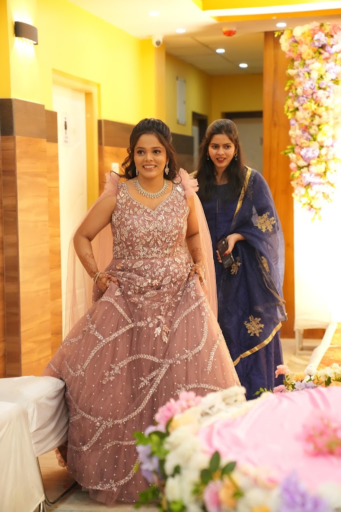 Nishnit Salon Academy Unisex Salon Beauty Parlour In Tankapani Road Bhubaneswar