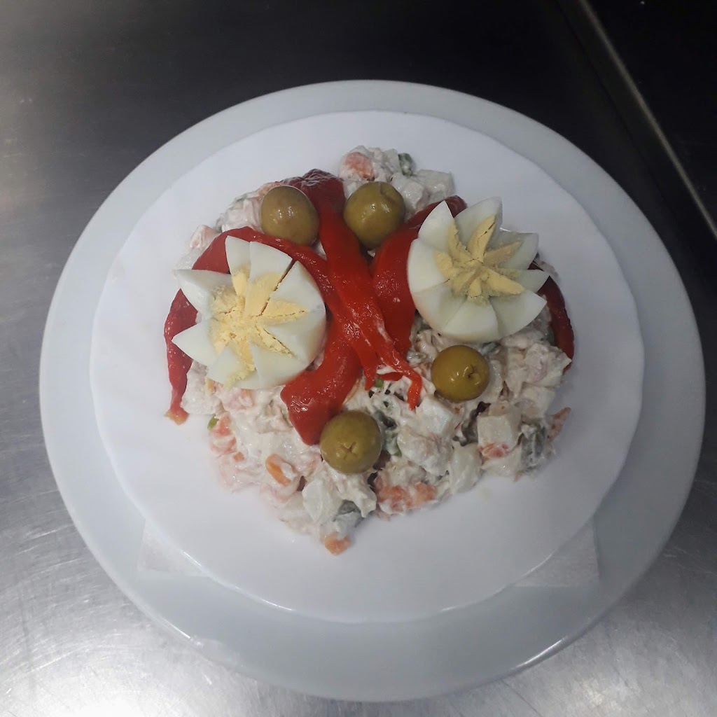 La Piscina — Comida y bebida