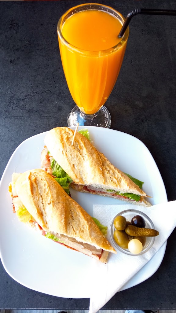 Cafe & restaurant Estaciones — Zumo