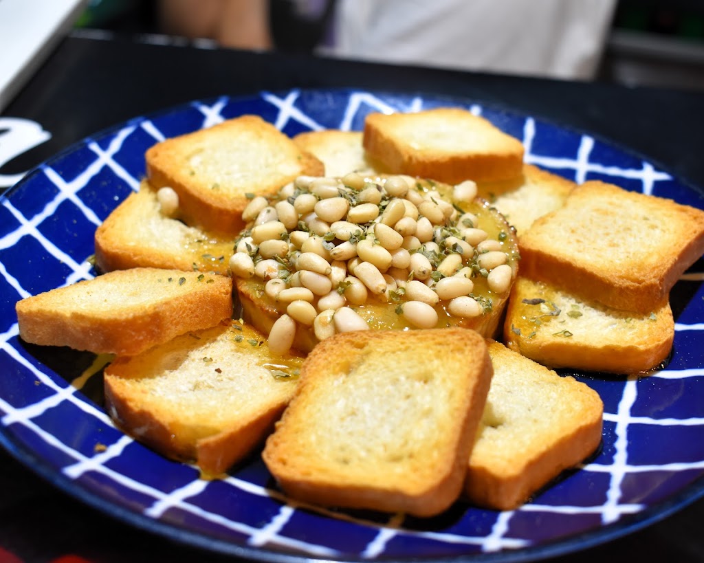La Cachorra Perdida — Comida y bebida