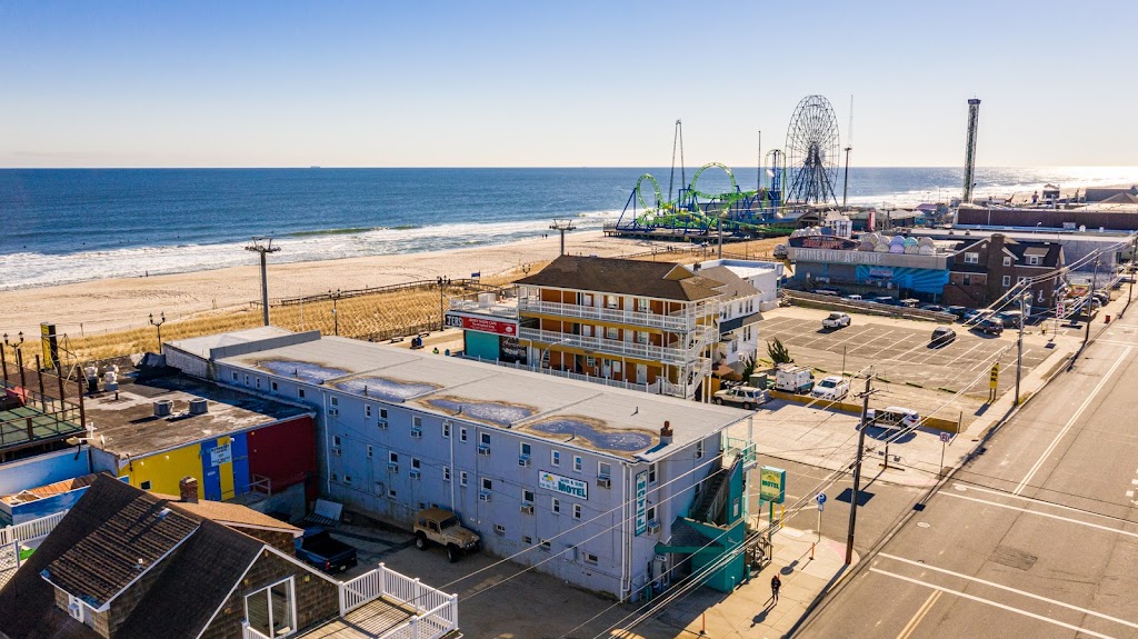 Boardwalk Sand & Surf Inn Beach Hotel - Hotel in Seaside Heights , United States of America