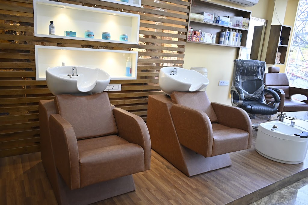 Signature Plus Unisex Salon