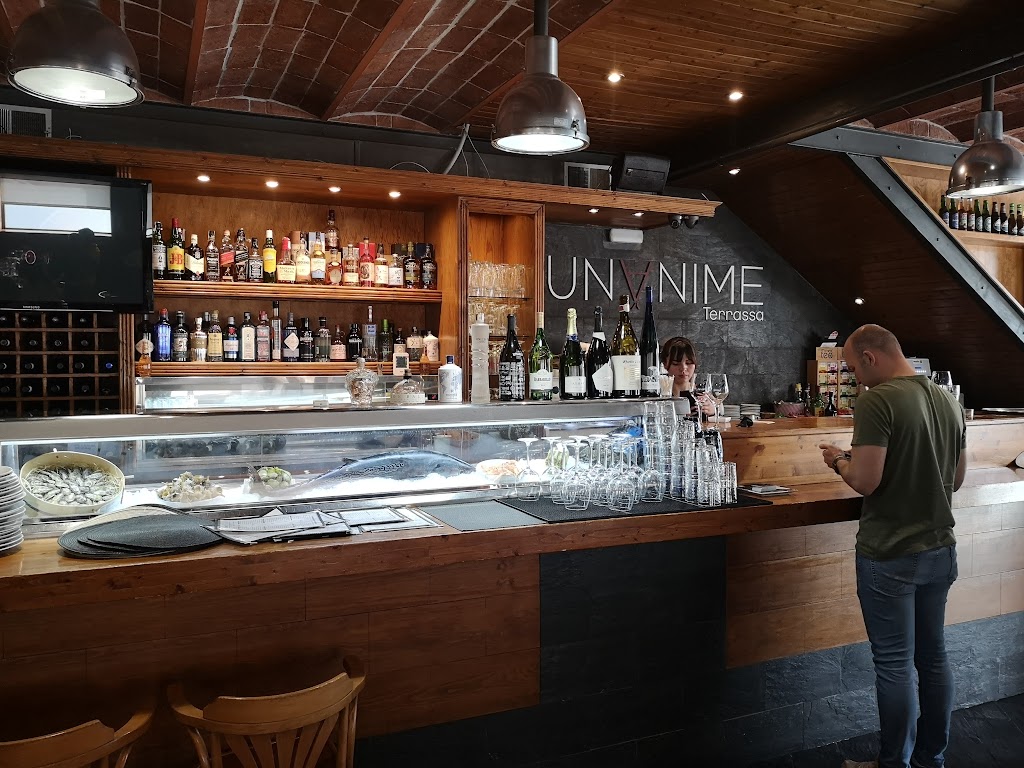Unanime — Ambiente