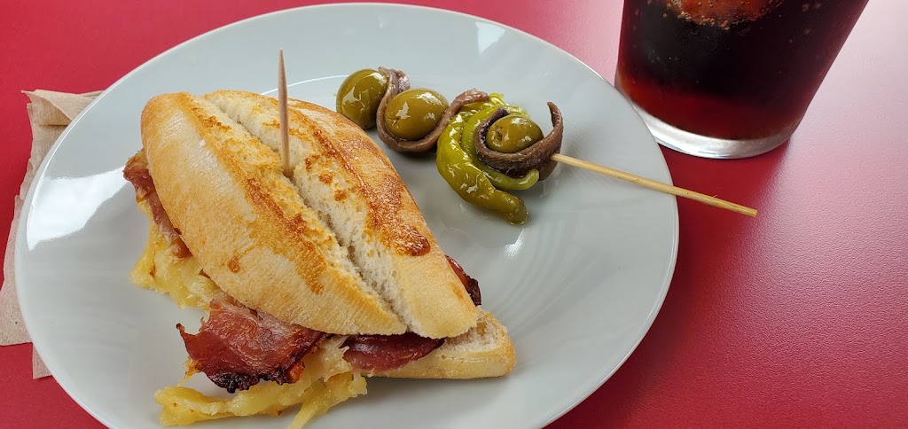 Cafe Bar La Bicicleta — Comida y bebida