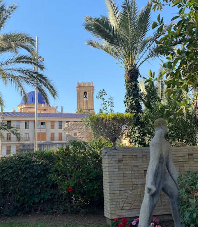 Monumento a Camilo Jose Cela "Andarin de Espana"