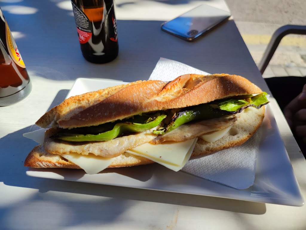 El Cantonet De La Tapa — Comida y bebida