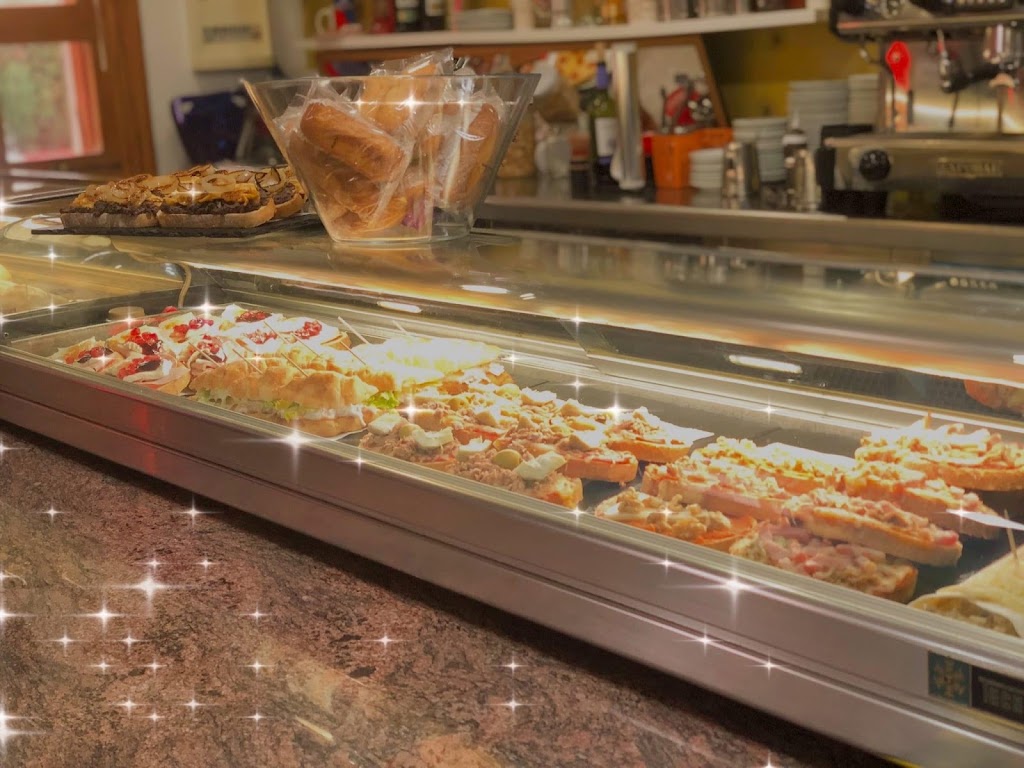Cafe Bar La Pedra — Ambiente