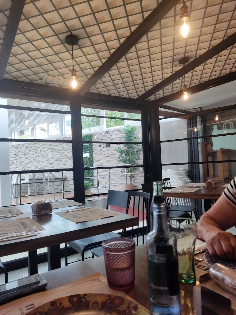 Restaurante A Retoral Tapas y Brasas — Ambiente