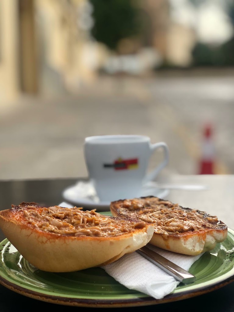 Bar El Ambigu — Comida y bebida
