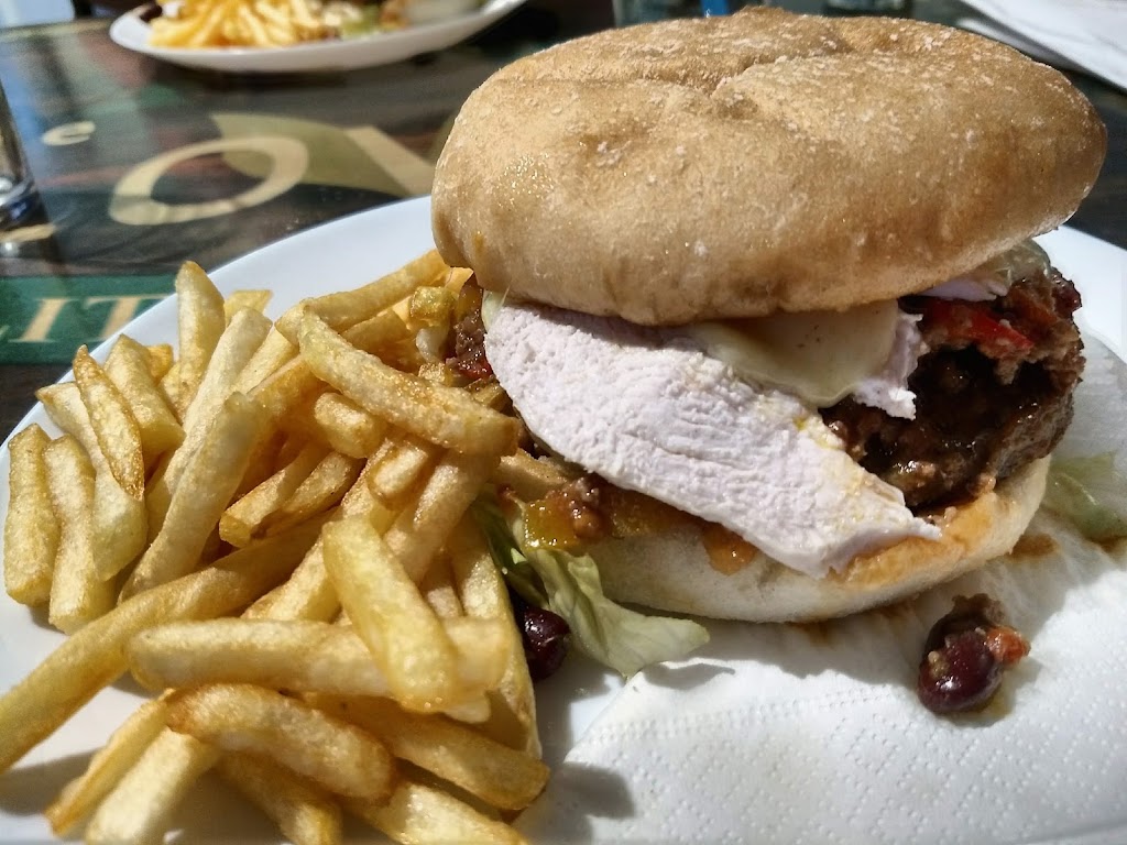 The Clover, Condado de Alhama — Comida y bebida