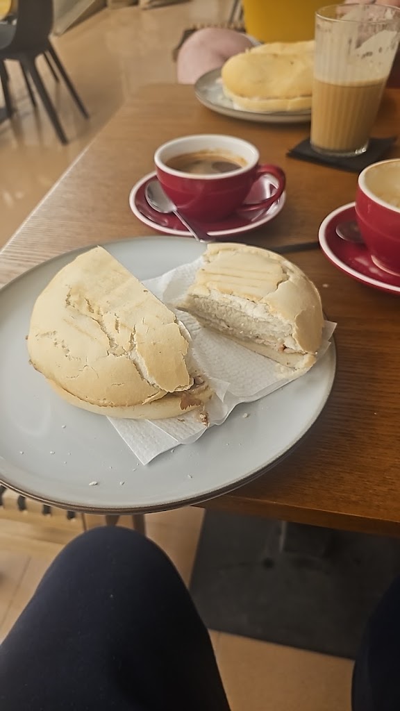 Cafeteria La Buena Espiga — Comida y bebida