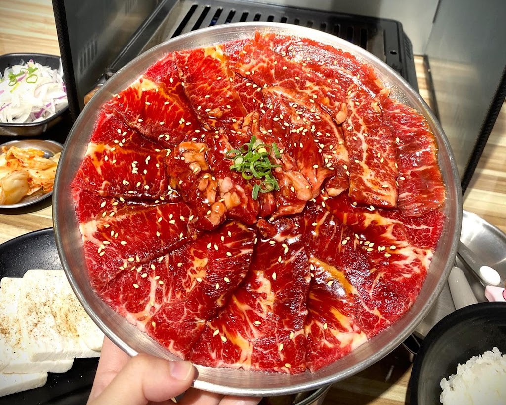 私烤一人燒肉-新市店 - 台南 新市 2024個人最頂日式燒肉推薦 平價燒肉首選 台南必吃美食 特色一人燒肉好評 免收服務費 燒烤套餐 生啤 酒 和牛燒肉 網友推薦高CP值網美餐廳 好吃宵夜 深夜美食 評價 的照片