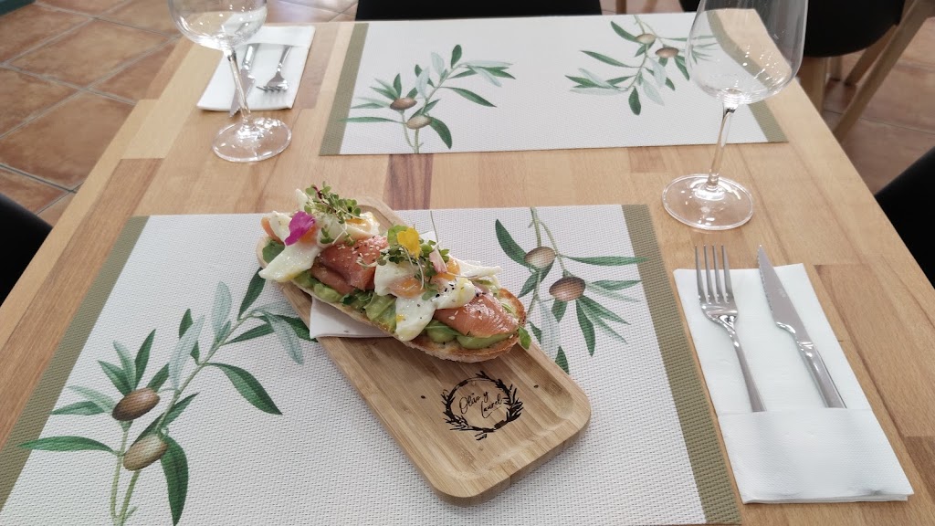 Olivo y Laurel Restaurant — Comida y bebida