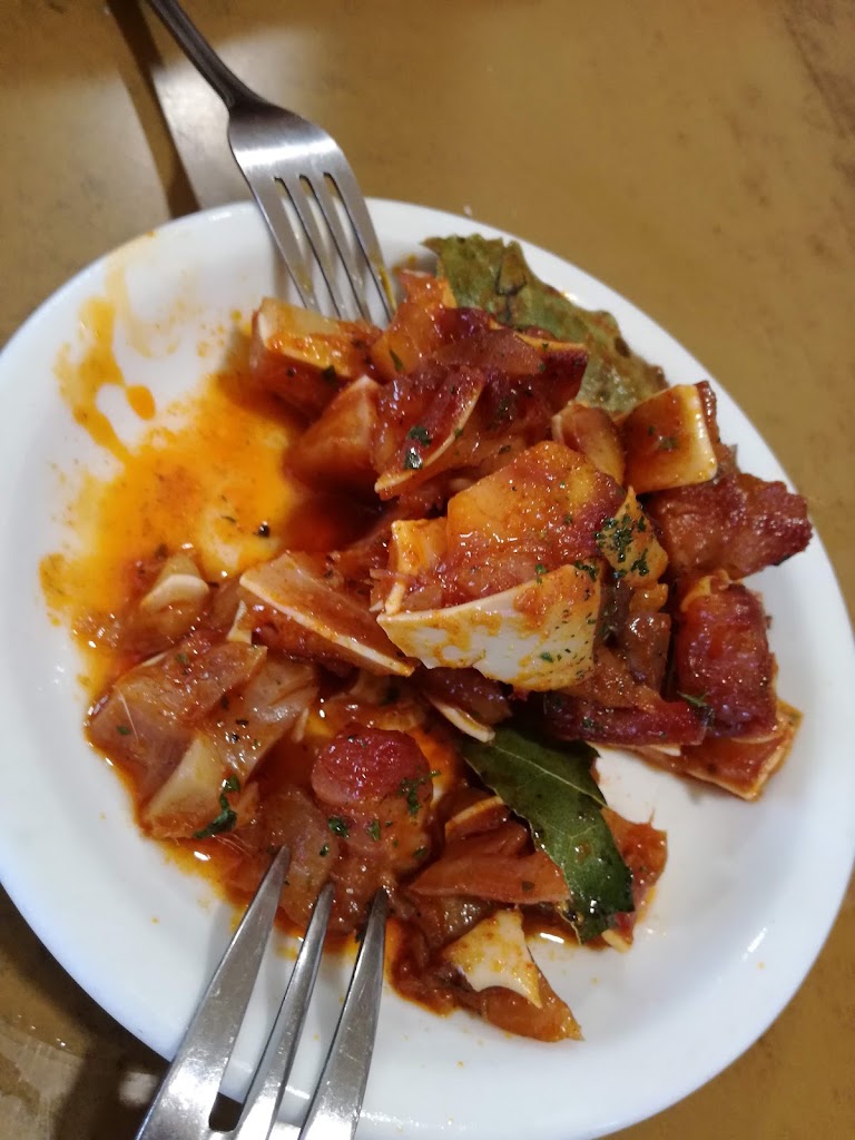 Bar El Surtidor — Comida y bebida