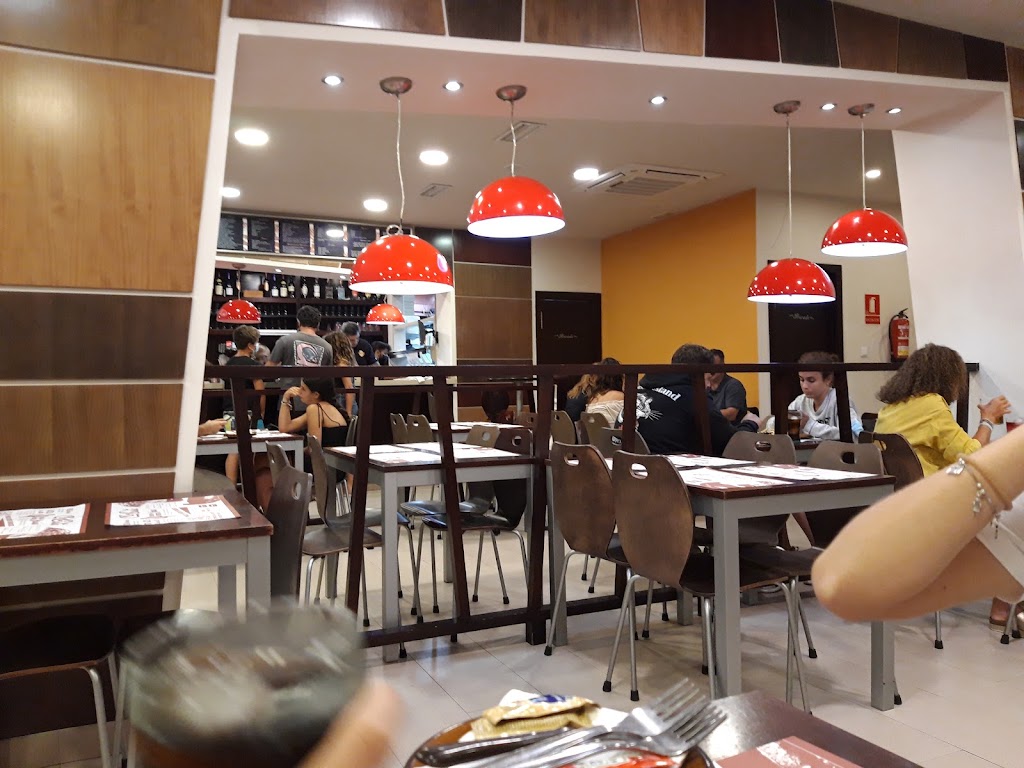 Pizzeria Burger Me Gusta — Ambiente