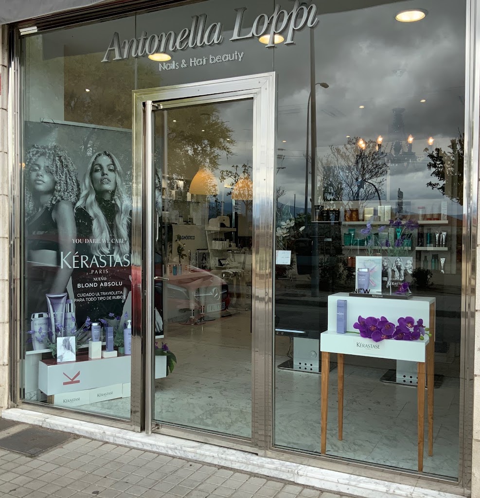 Antonella Loppi. Peluqueria en Collado Villalba. Recogidos de Novia y maquillaje profesional, bodas