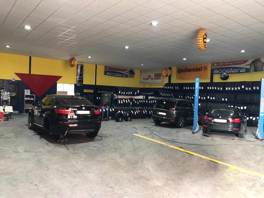 Neumaticos Herrera — Interior