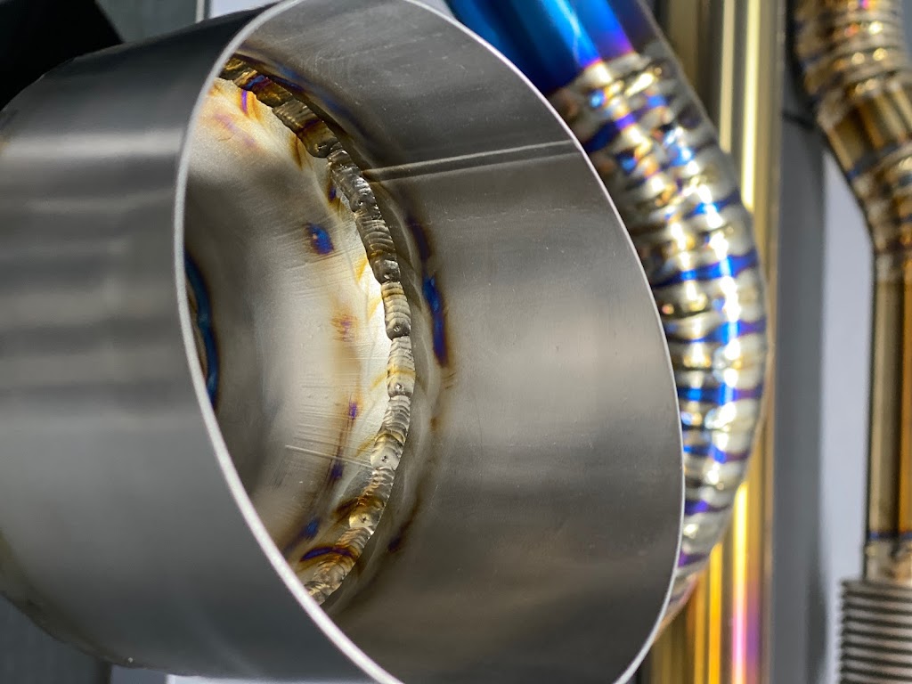 ADAMANTIUM exhausts — Del propietario