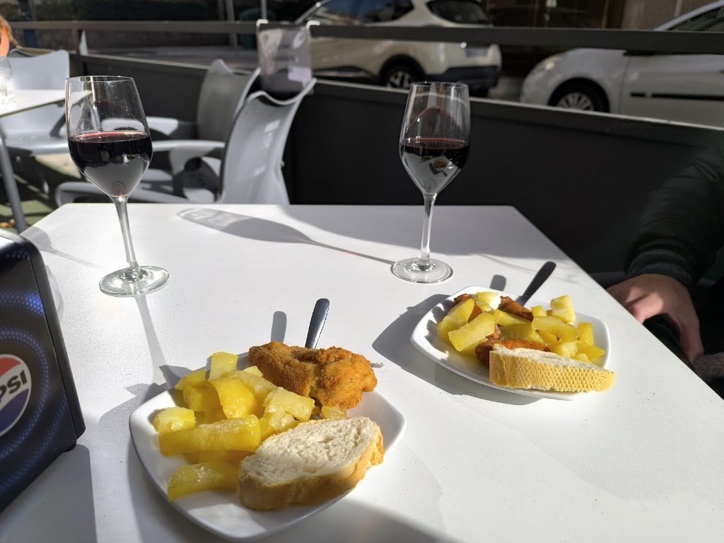 Cafe Bar La Esmeralda — Comida y bebida