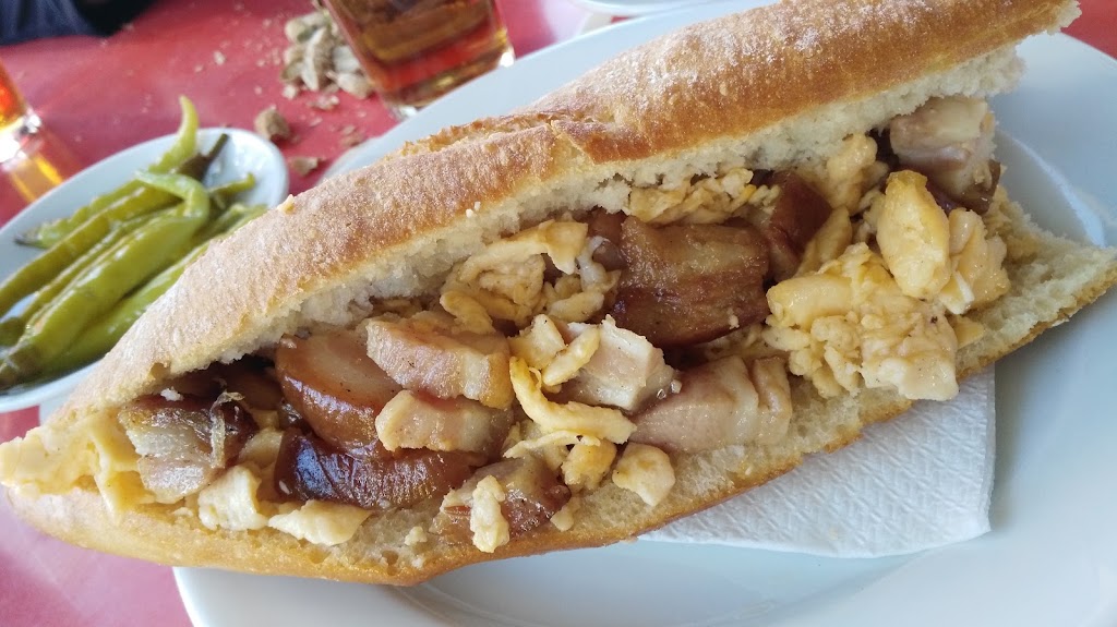 Bar El Cano — Comida y bebida