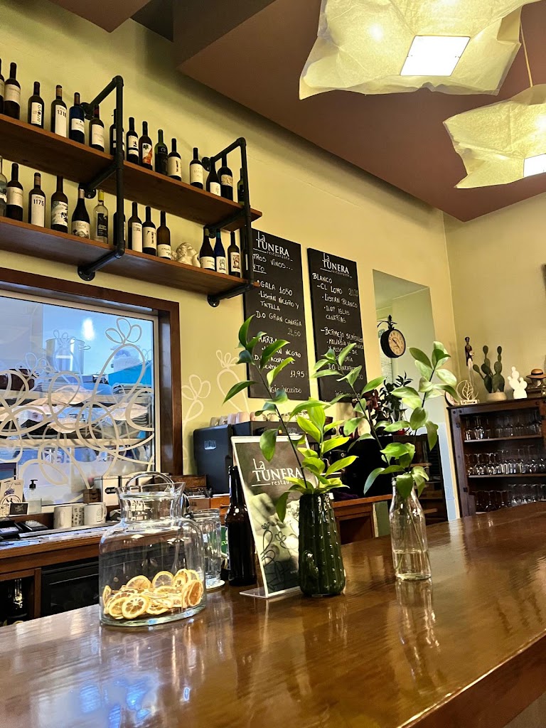 Restaurante La Tunera — Comida y bebida