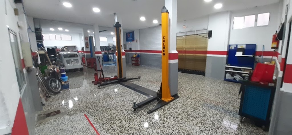 Taller mecanico. Docar. — Interior