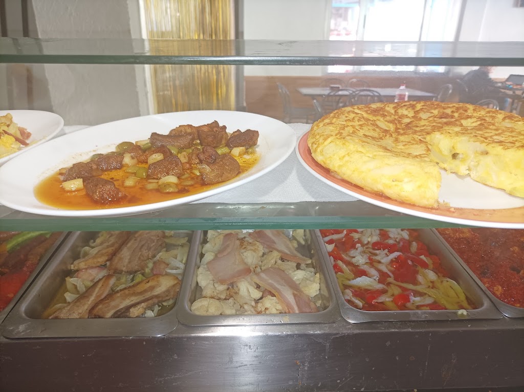 Bar Aci Mateix — Comida y bebida