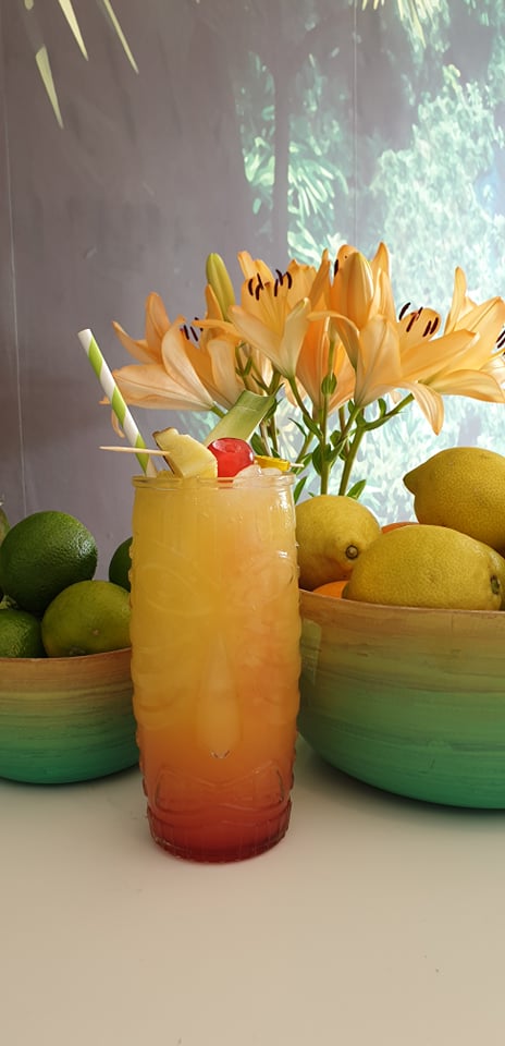 Blue Lagoon Lounge Bar — Del propietario