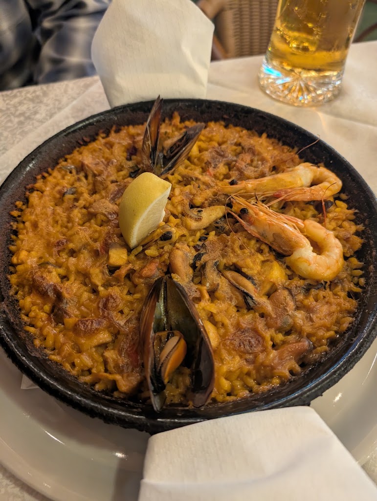 El Jameo Restaurante — Paella