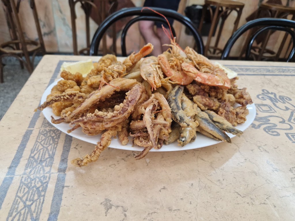 Taberna Zapatones — Comida y bebida