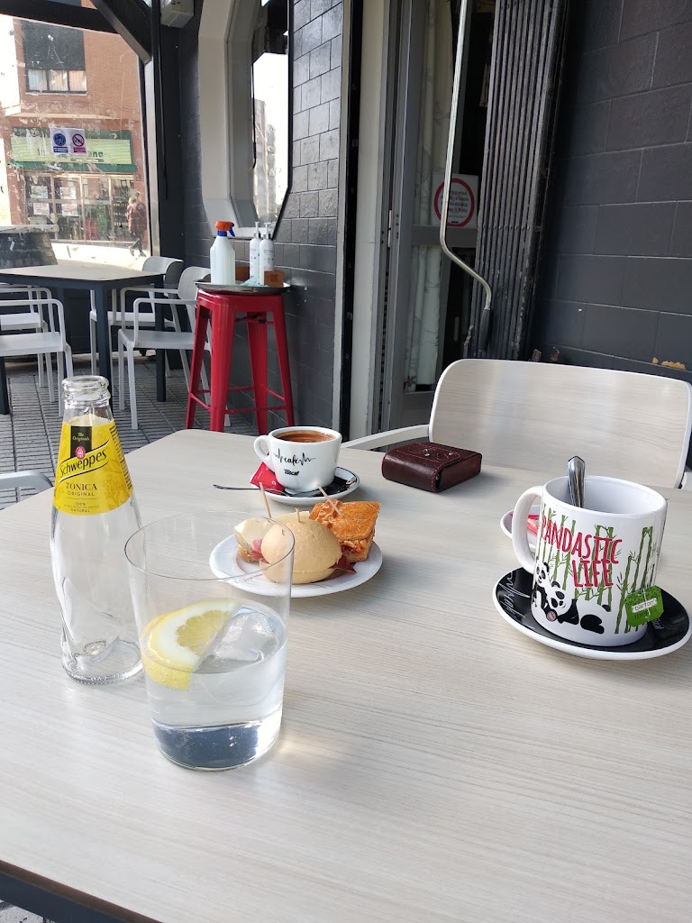 CAFE-BAR LA PICOSA — Comida y bebida