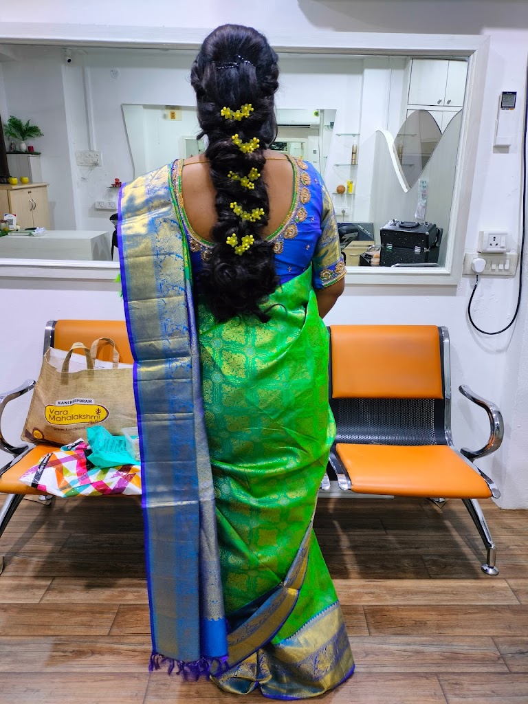 Rich Feel Beauty Saloon