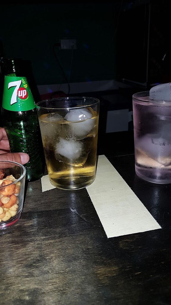 El 21 - Bar de copas Mazagon — Comida y bebida