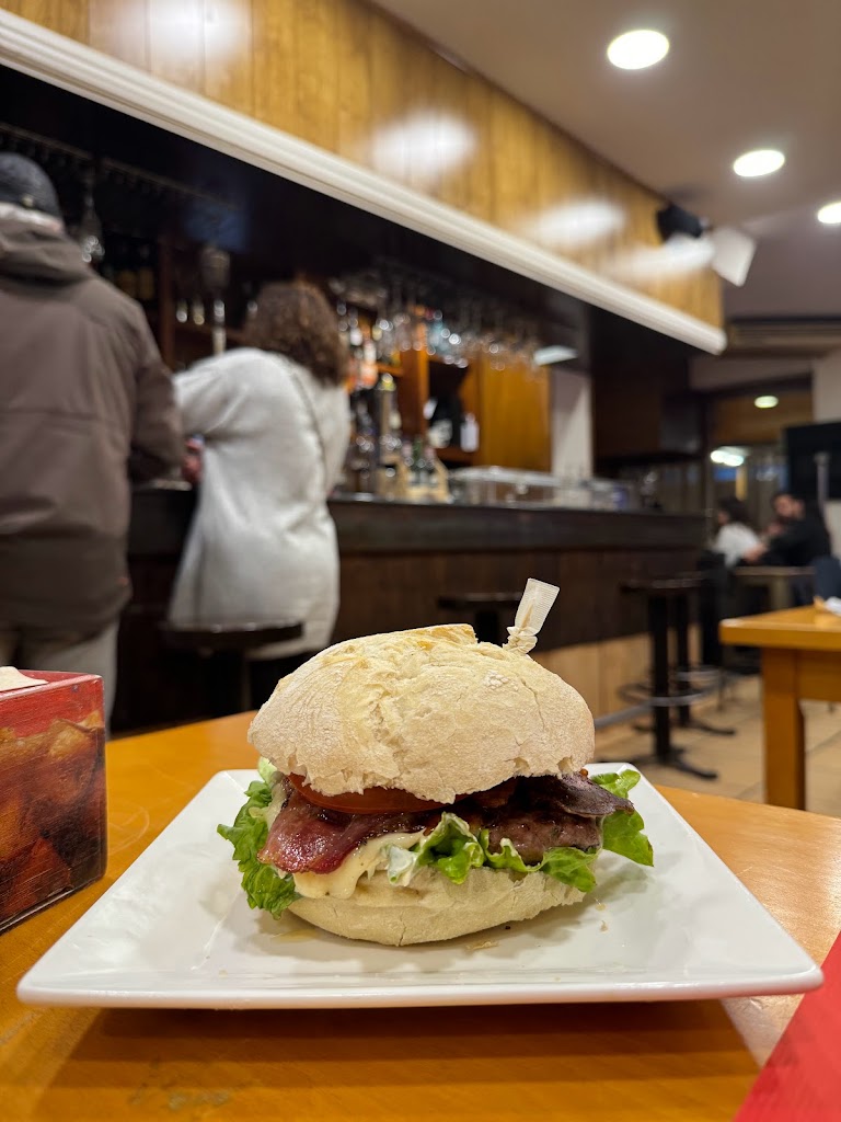 Bar Loren's — Comida y bebida