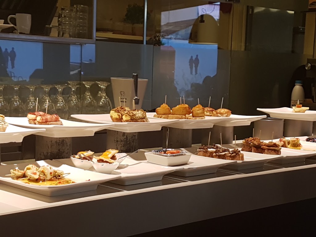El Celler — Comida y bebida