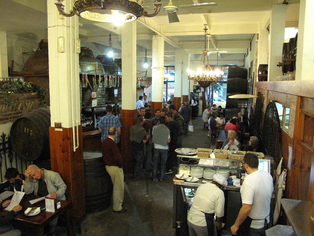 Restaurante Bodegas Mazon — Ambiente