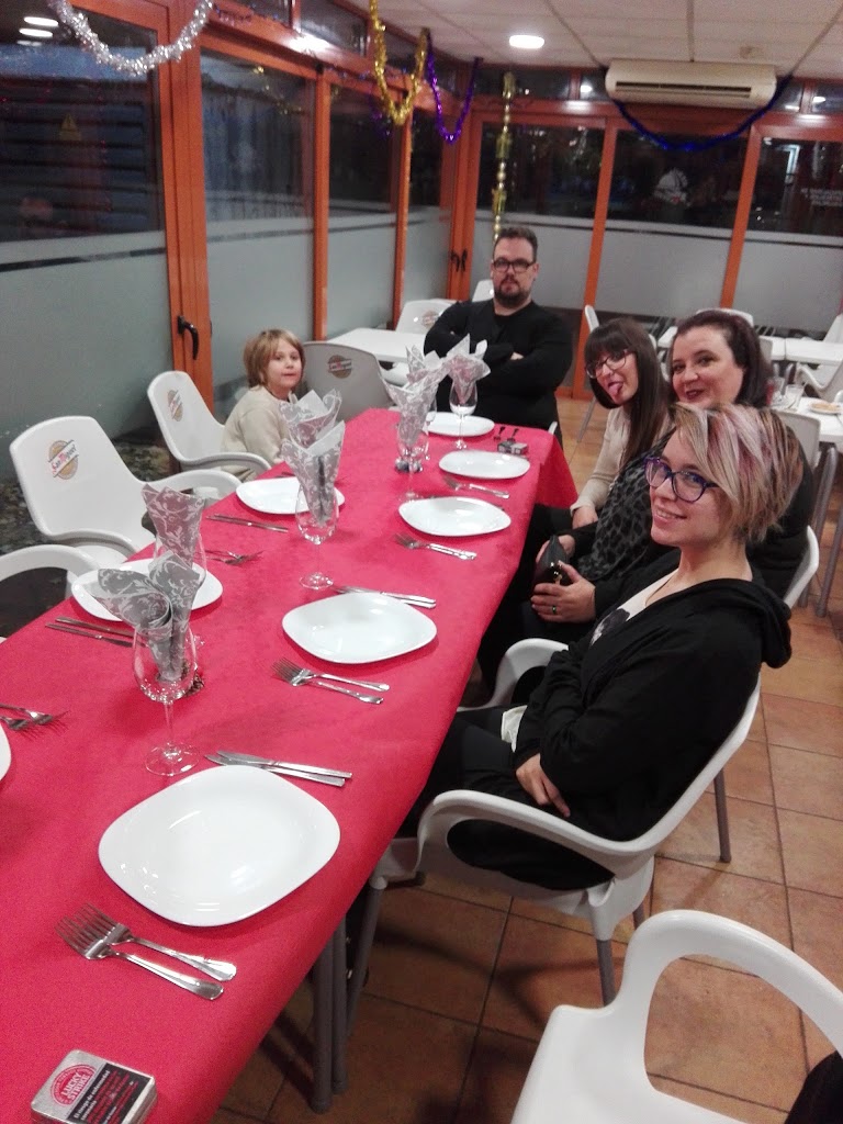 Bar Cafeteria La Revolera — Ambiente