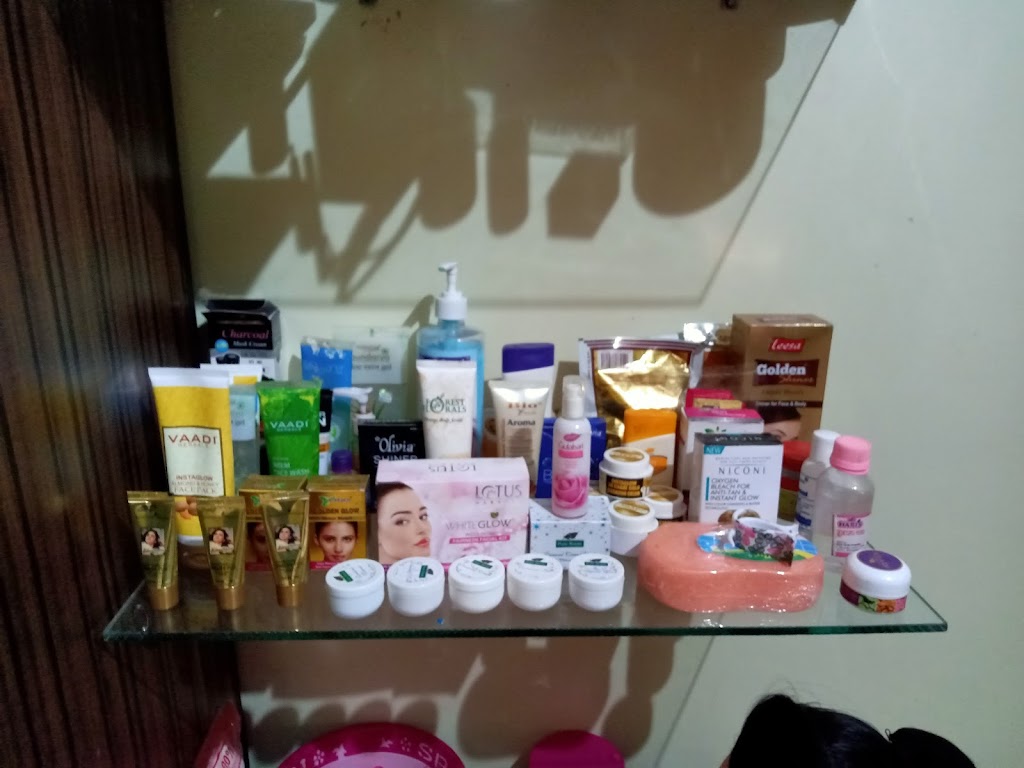 Silver Beauty Parlour In Kodinar