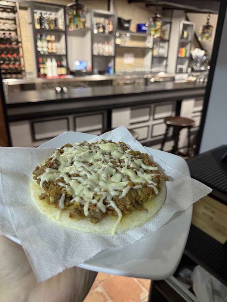 MACONDO — Comida y bebida