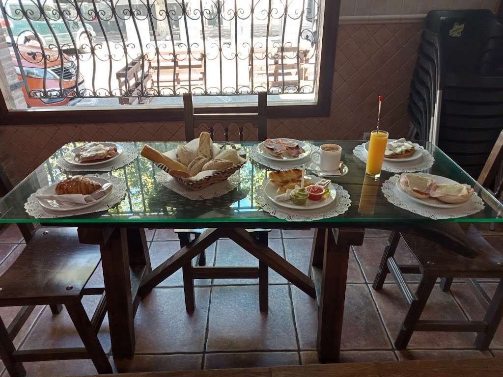 Bar Orleans — Comida y bebida