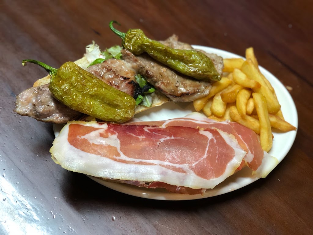 Bar EL BOCOY — Comida y bebida
