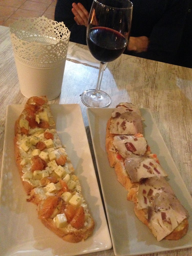 El Lagar De Los Vinos — Comida y bebida