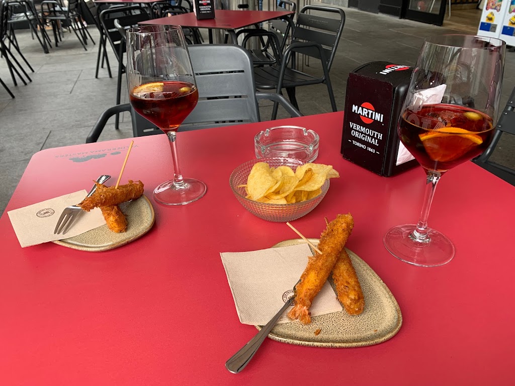 La Jota - Estacion Cervecera — Comida y bebida