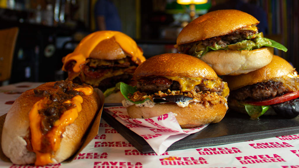 Favela Burger — Comida y bebida