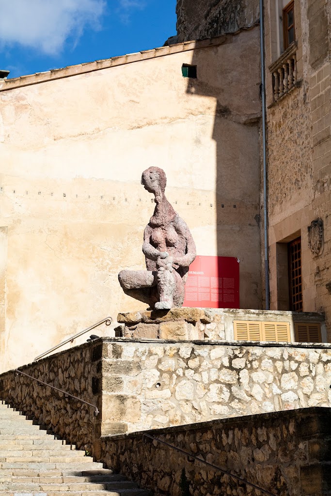 "Figura Sentada" de Joan Bennassar